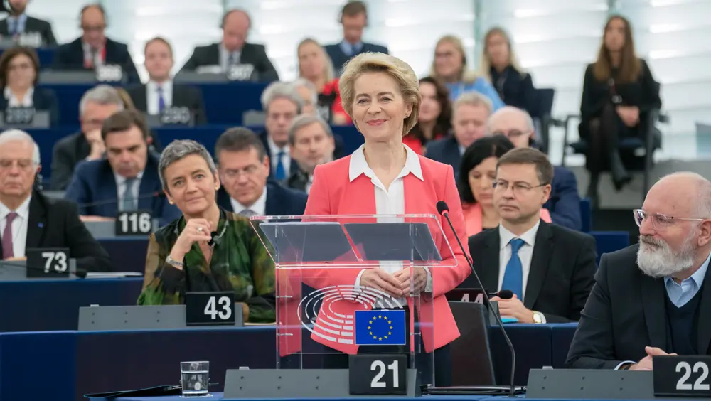Il Parlamento UE ha eletto la nuova Commissione europea Il Parlamento UE ha eletto la nuova Commissione europea