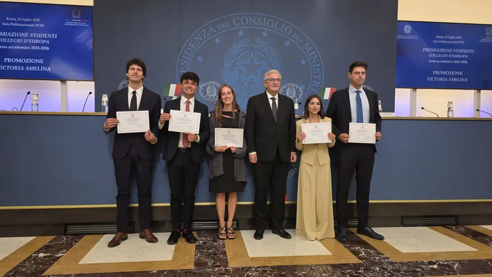Collegio d'Europa, Ministro Foti premia i cinque migliori studenti italiani dell'anno accademico 2025-2026