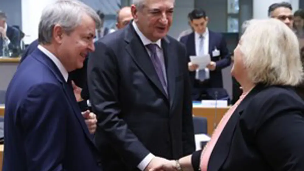 Ministro Foti: "La difesa non è solo spirito. Un esercito illimitato per Kyiv" Ministro Foti: "La difesa non è solo spirito. Un esercito illimitato per Kyiv"